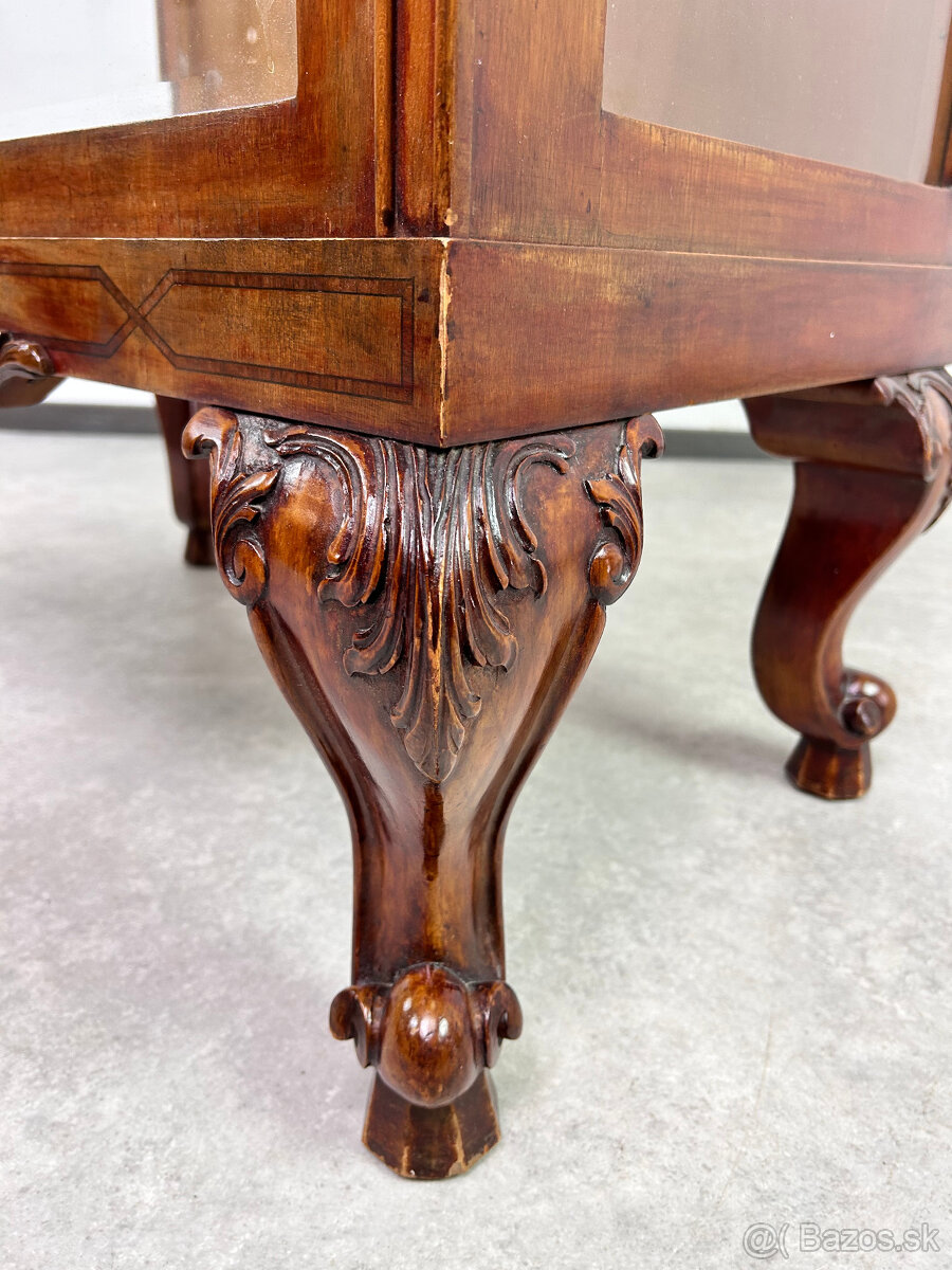 Elegantná štíhla vitrínka - 8