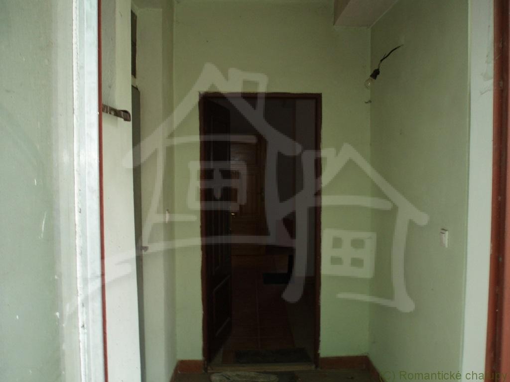 Štýlovo prerobený dom na bývanie a budova na podnikanie - 8