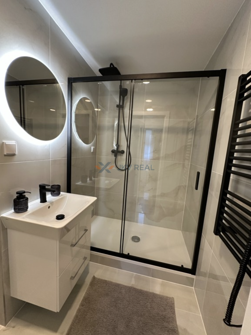 Garsónka v mestskej vile s komunitnou záhradou a s bazénom - 8