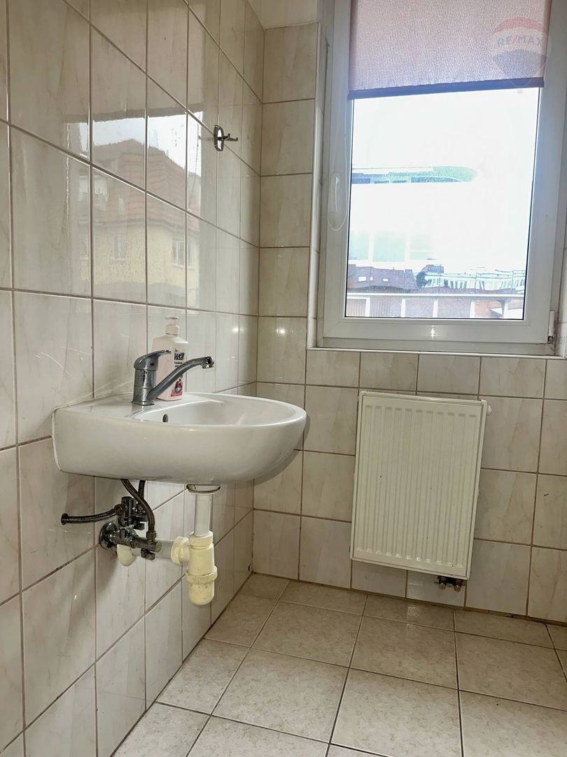 PRENÁJOM: KANCELÁRIA, DUNAJSKÁ STREDA - CENTRUM, HLAVNÁ ULIC - 8