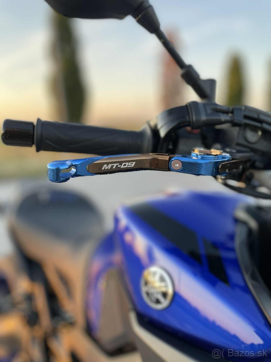 YAMAHA MT-09 AKRAPOVIC - 8