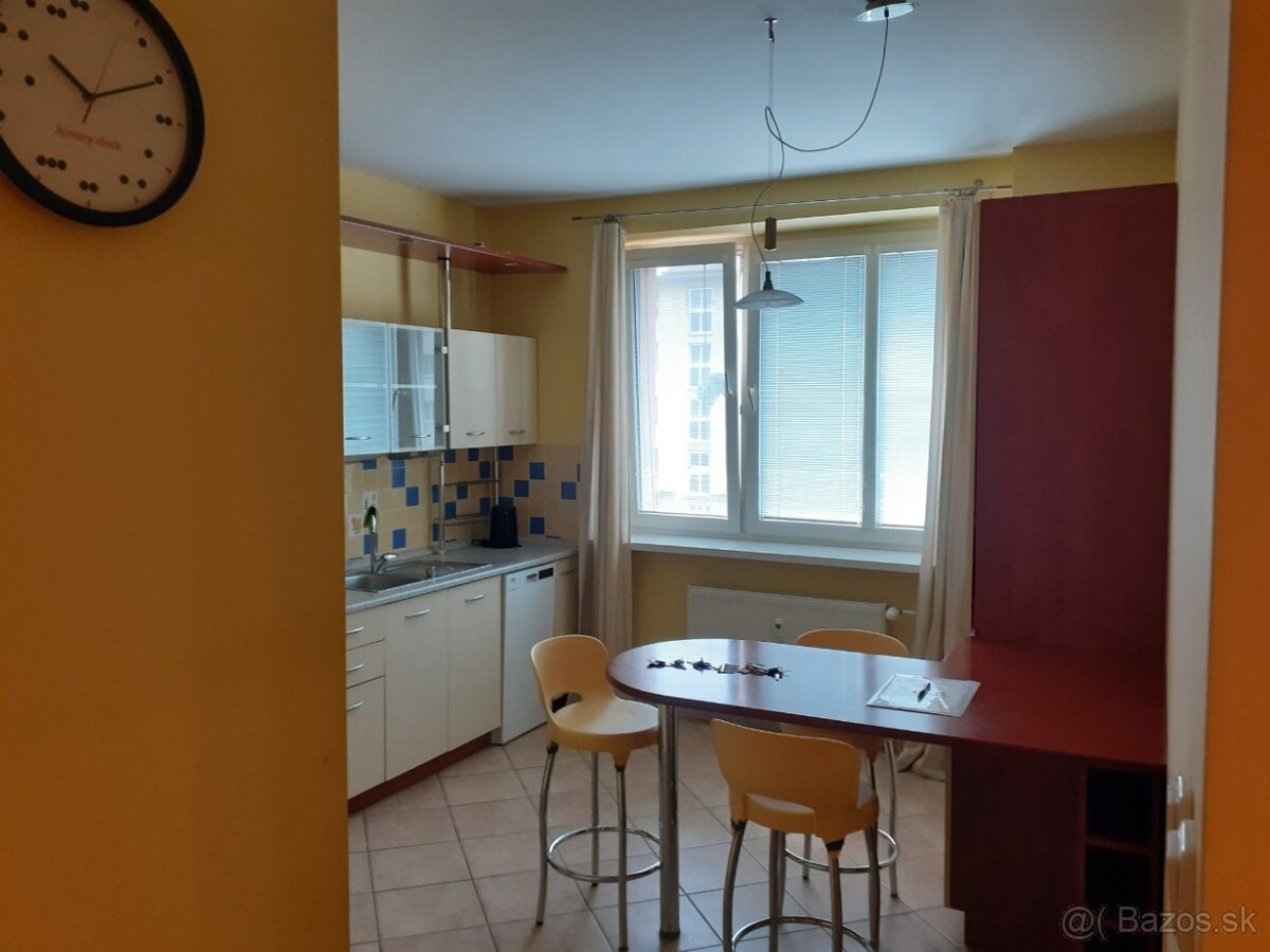 2 izb byt Obrancov mieru - 8