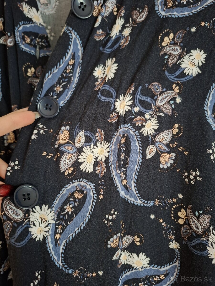 Tmavo modré vzorované šaty. - 8