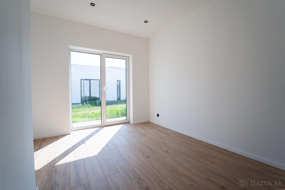 Na predaj 5-izbový rodinný dom v Moravanoch nad Váhom - 8