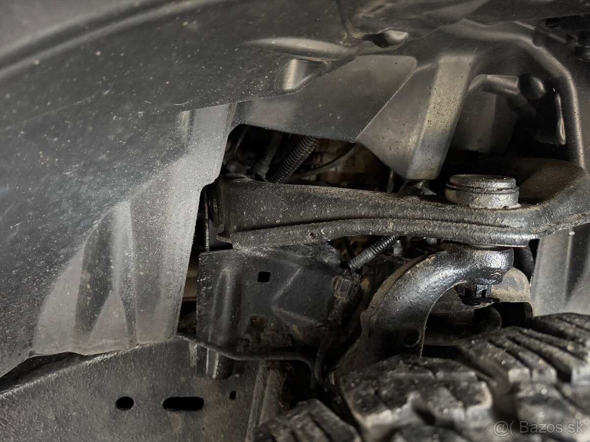 Nissan Pathfinder - 8