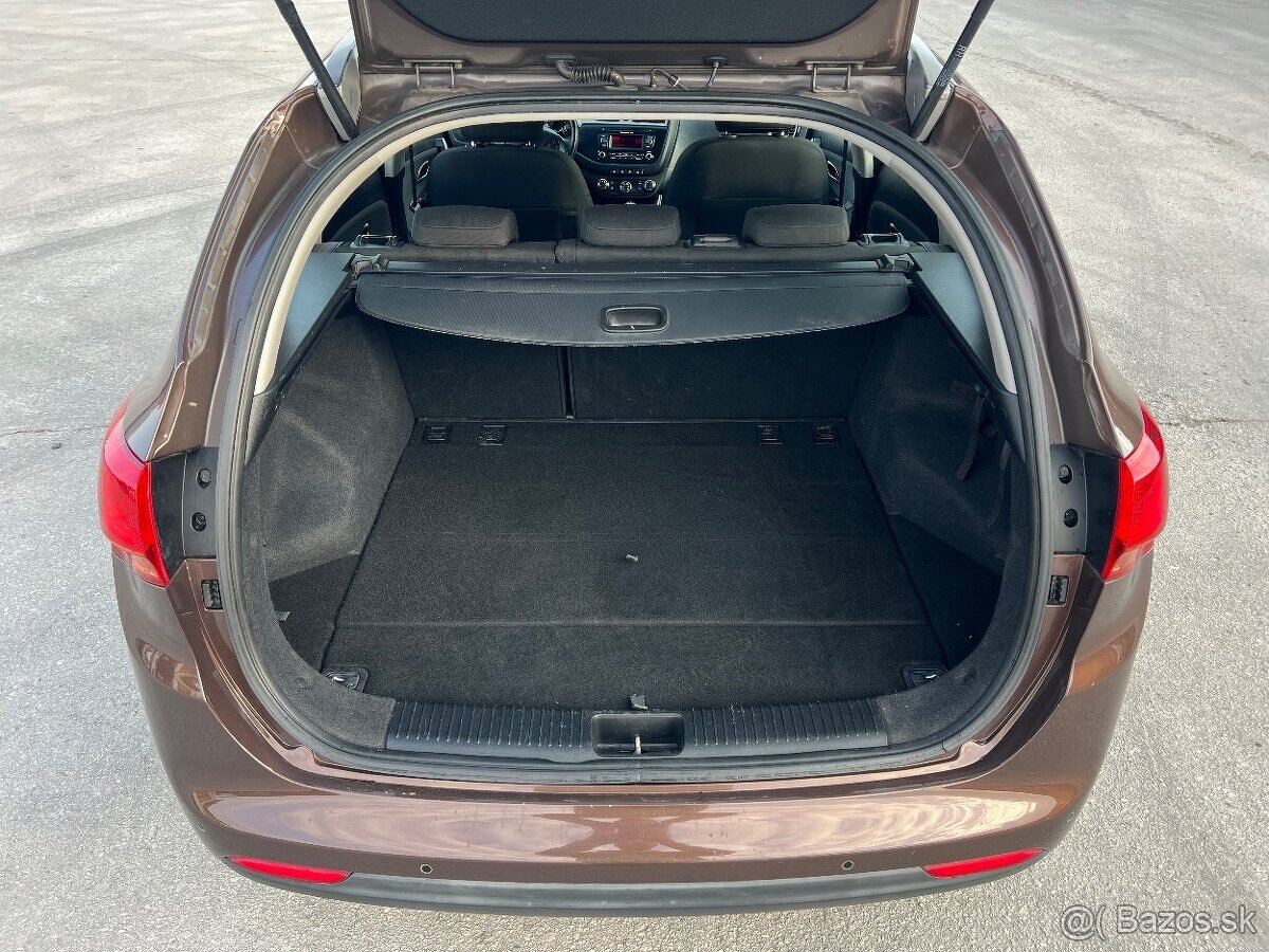 PREDÁM KIA CEED 1,6CRDi 94kW 16V Combi dovoz DE - 8