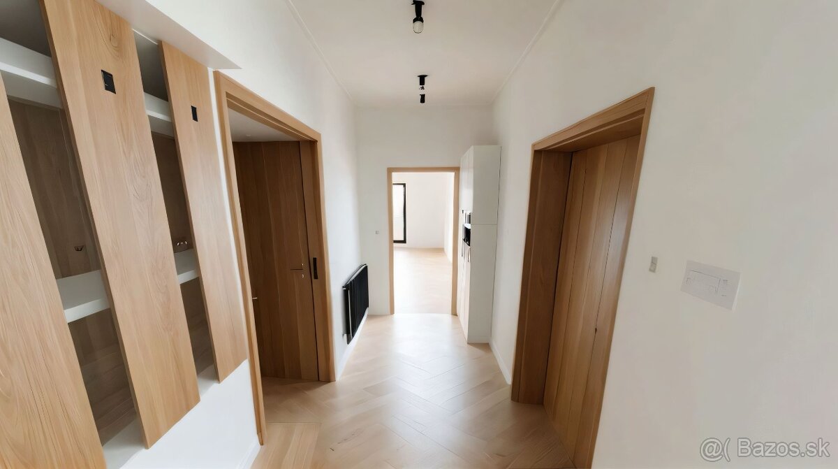 Rodinný dom vhodný na podnikanie s výbornou polohou - 8