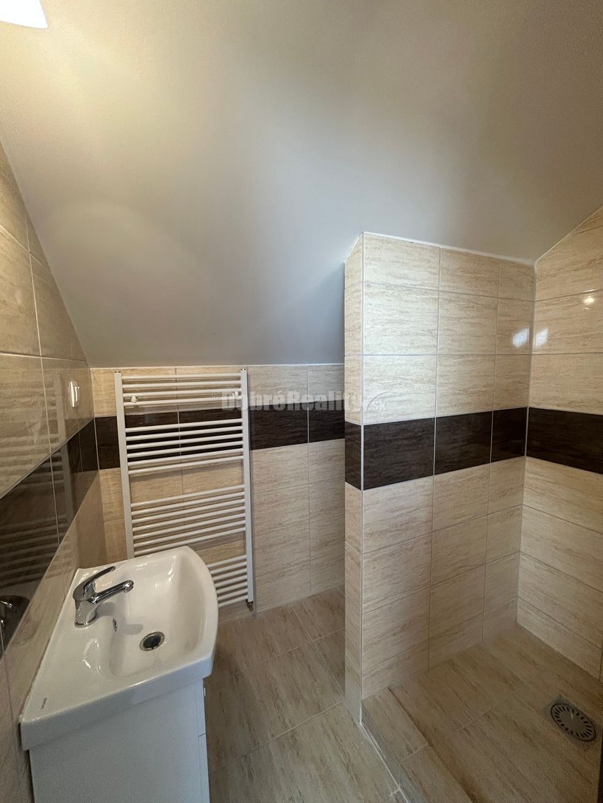 Prenájom podkrovného 1izb bytu pri Gymnáziu - 8