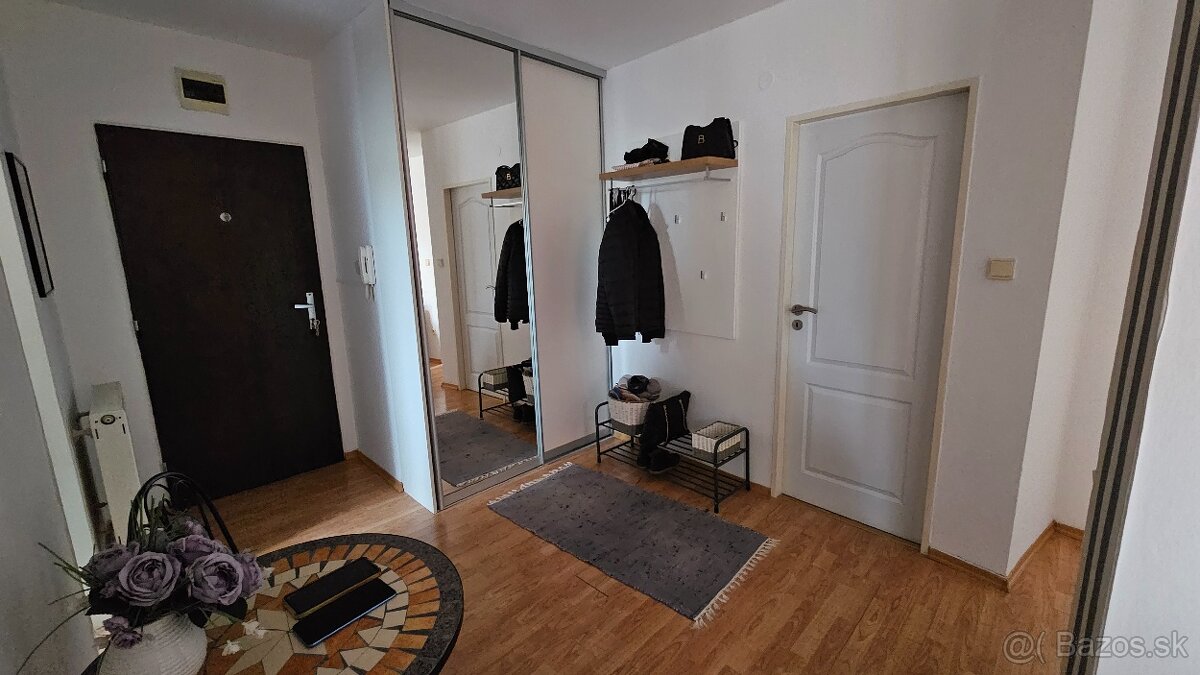 MODERNÝ 3-IZBOVÝ BYT S BALKÓNOM A KRÁSNYM VÝHĽADOM - 8