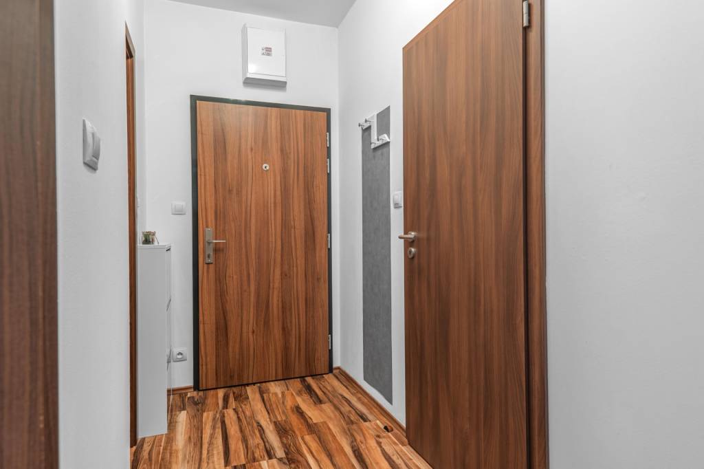 Exkluzívny 2-izb byt na prenájom – Ružinov, (Jégého Alej) s - 8