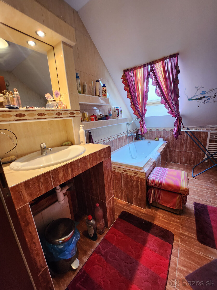 Novší, poschodový rod.dom M.Lapáš na 11á pozemku - 8