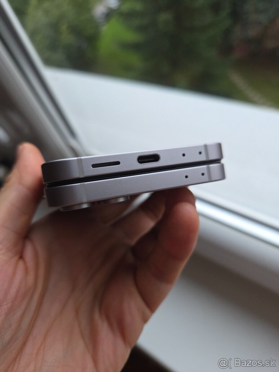 Samsung Z Flip 6 - 8