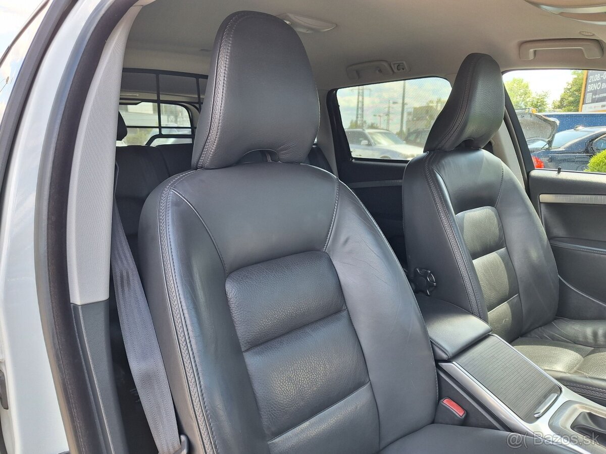 Volvo XC70, D5 AWD MANUÁL - 8