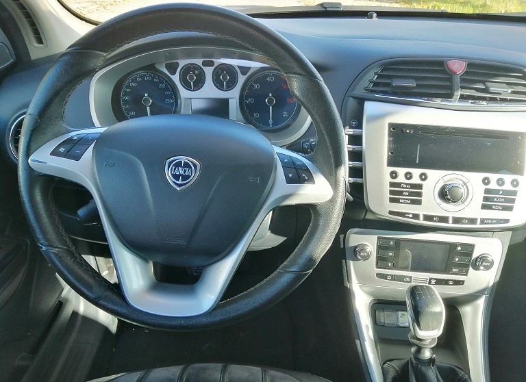Lancia Delta 1.6 JTD Platino - 8