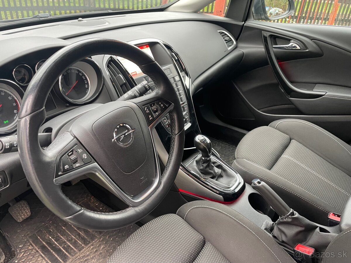 Opel Astra ST 1.6 Turbo - 8