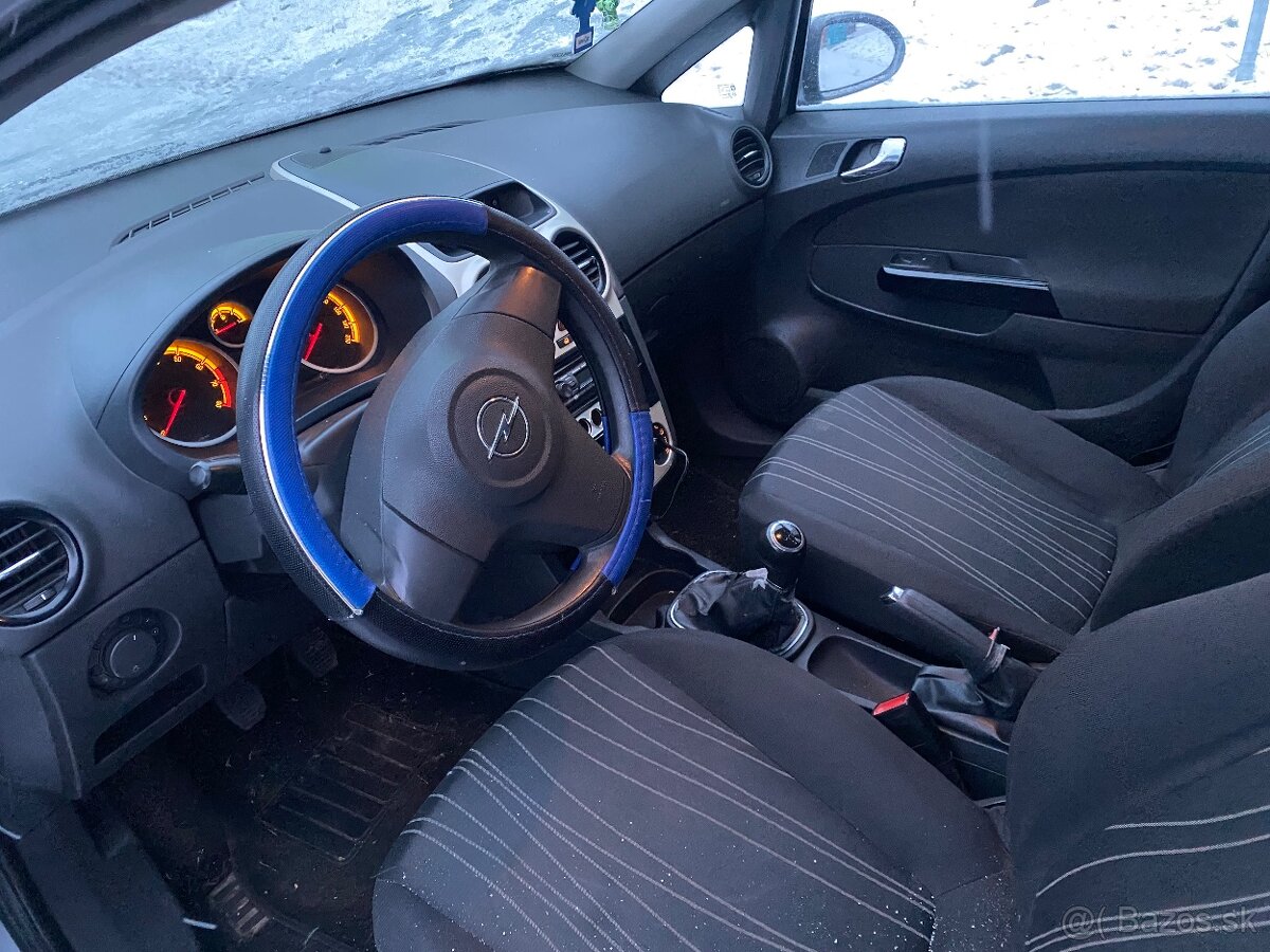 Predám Opel corsa 1.0 - 8