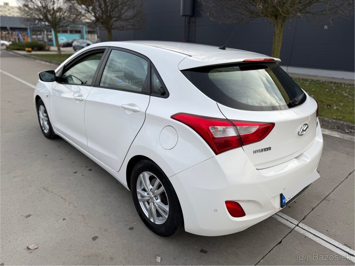 Hyundai i30 1.4i Benzin MPI DOHC CVVT Comfort//SK VOZIDLO// - 8