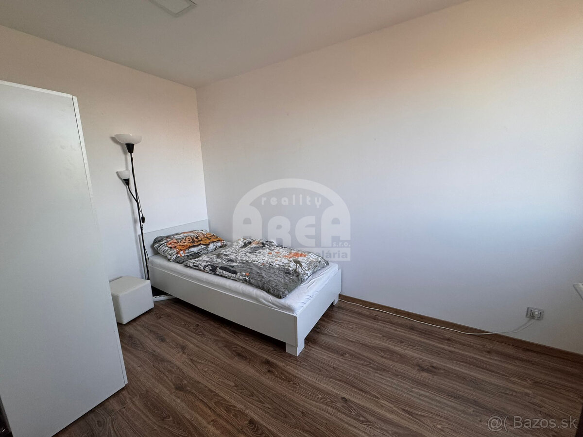 Na prenájom 4- izbový byt na sídlisku SNP v Michalovciach - 8