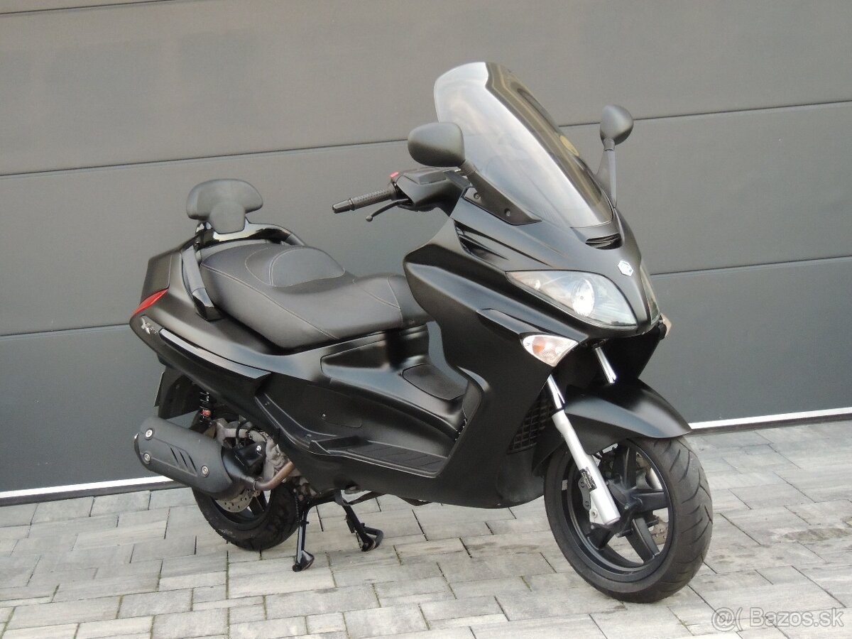 PIAGGIO X EVO 125 2015 20 tis.km - 8