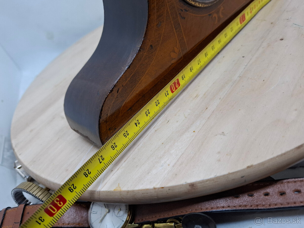 Predám funkčné minikomodové hodiny z 20tych rokov Intarzovan - 8