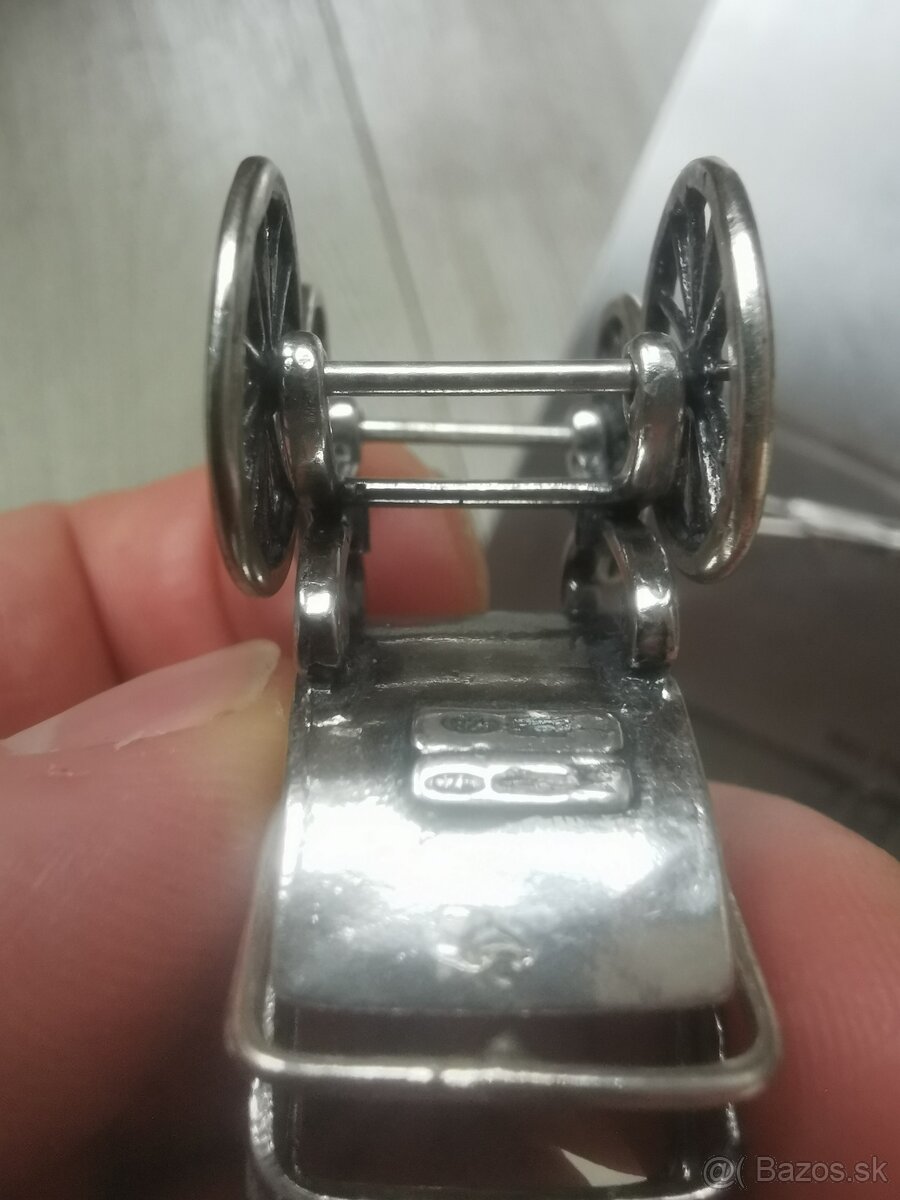 Strieborný kočiar, fotoaparát - 8