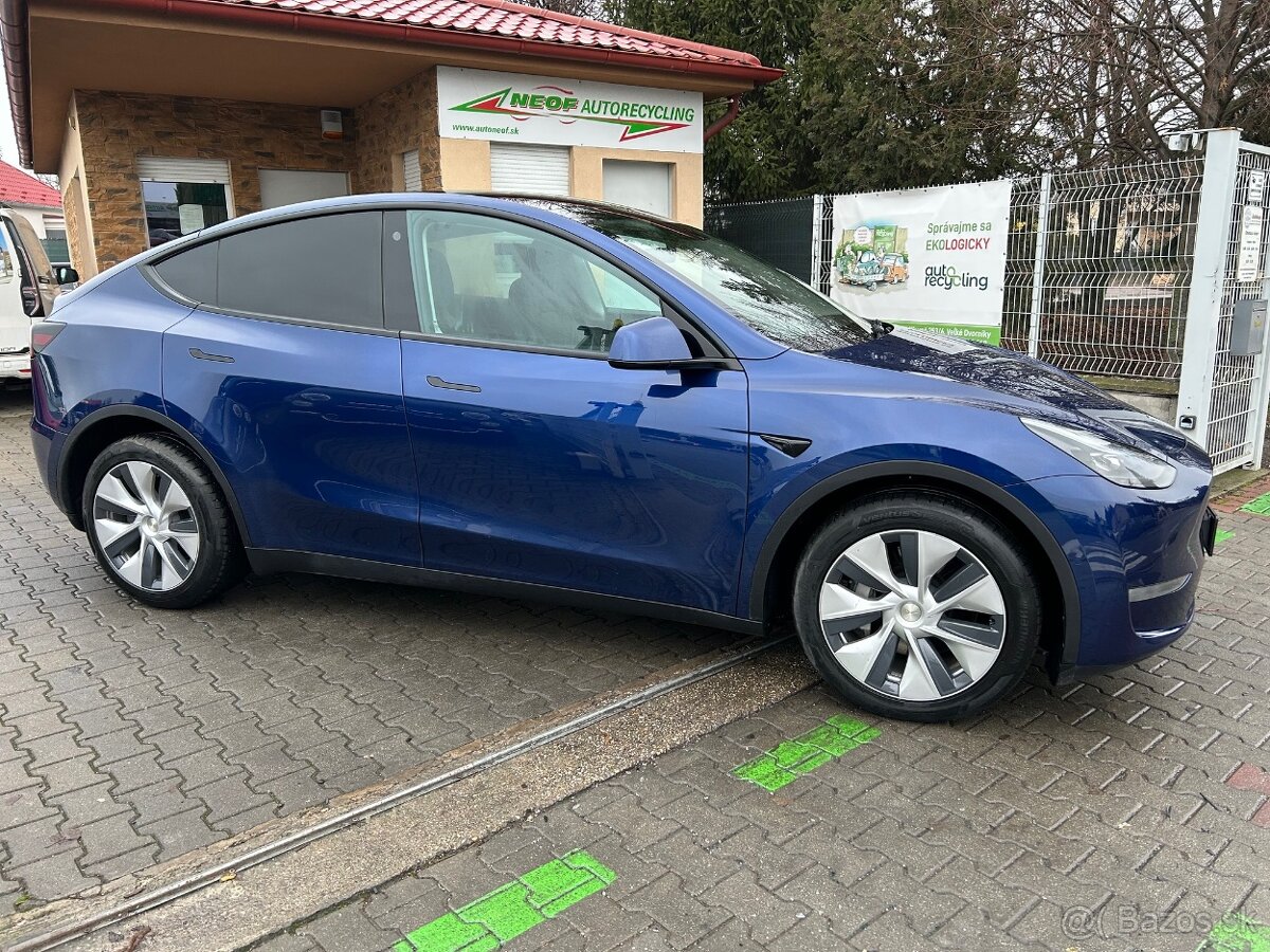 Tesla Model Y Dual Motor LongRange 75kWh 514 k pohon 4x4 - 8
