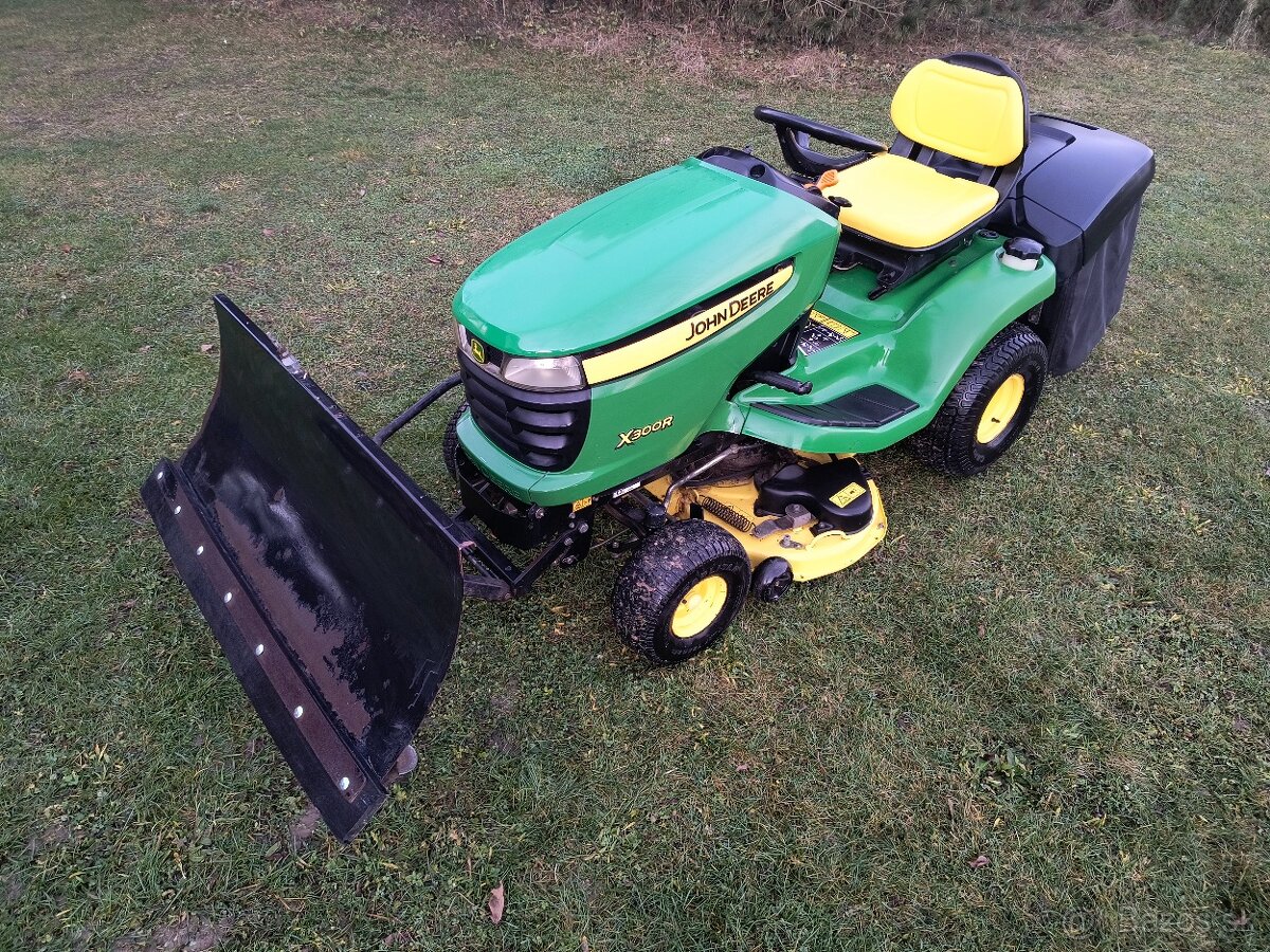 Zahradní traktor John Deere X300R - 8