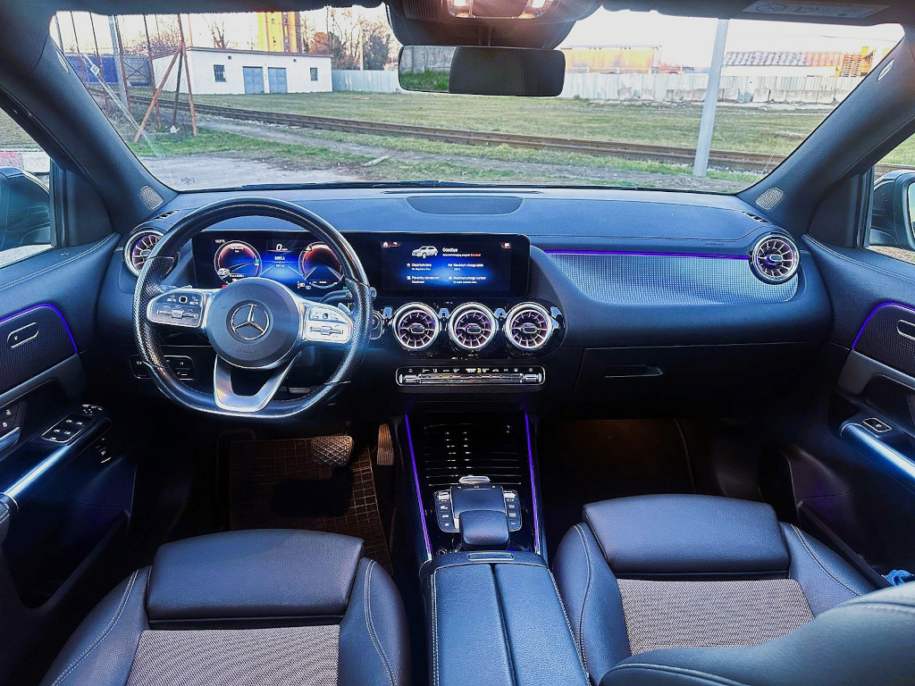 Mercedes EQA - 8