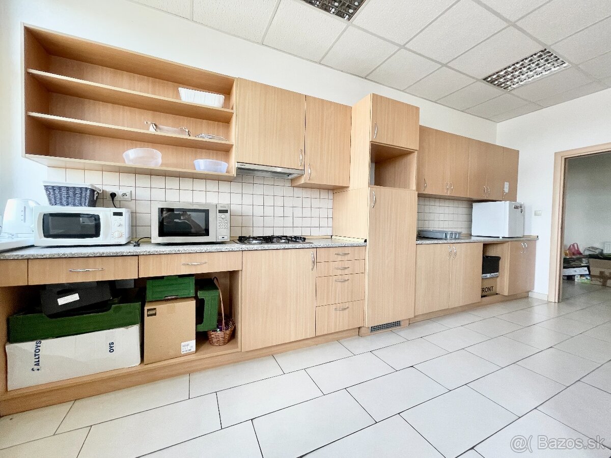 Na prenájom administratívno-skladový areál v Prievidzi - 8