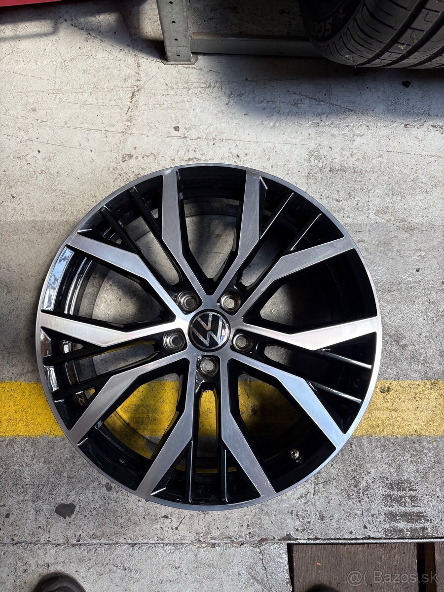 Volkswagen disky R19, model Santiago - 8