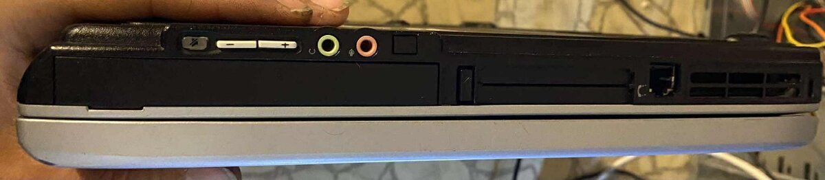 Predám starý notebook z win xp Intel cereon m 756 mb ram 40 - 8