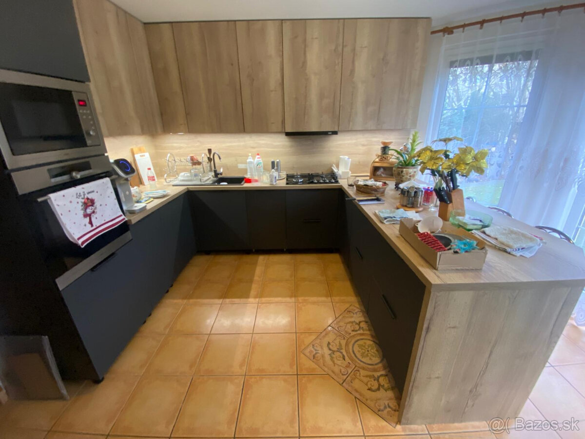KUCHYNE A NÁBYTOK NA MIERU - 8