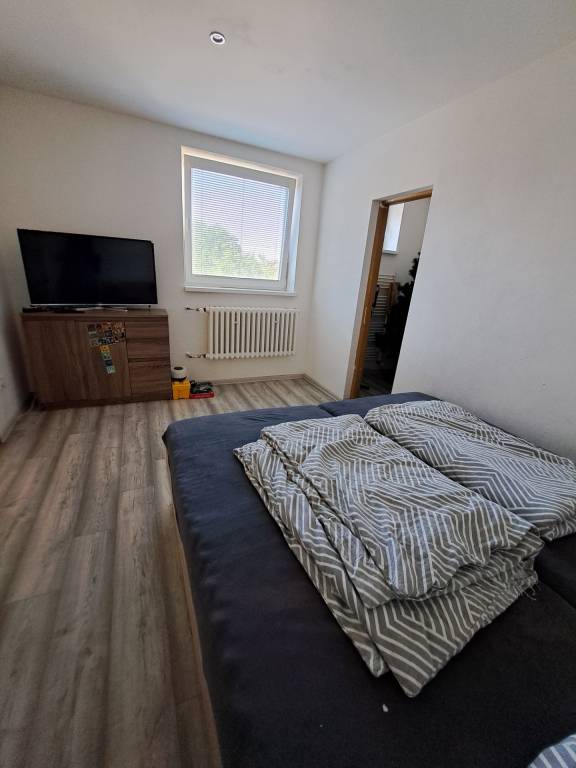 Predáme rodinný dom, pozemok 956 m2, Kmeťovo, okr. Nové Zámk - 8