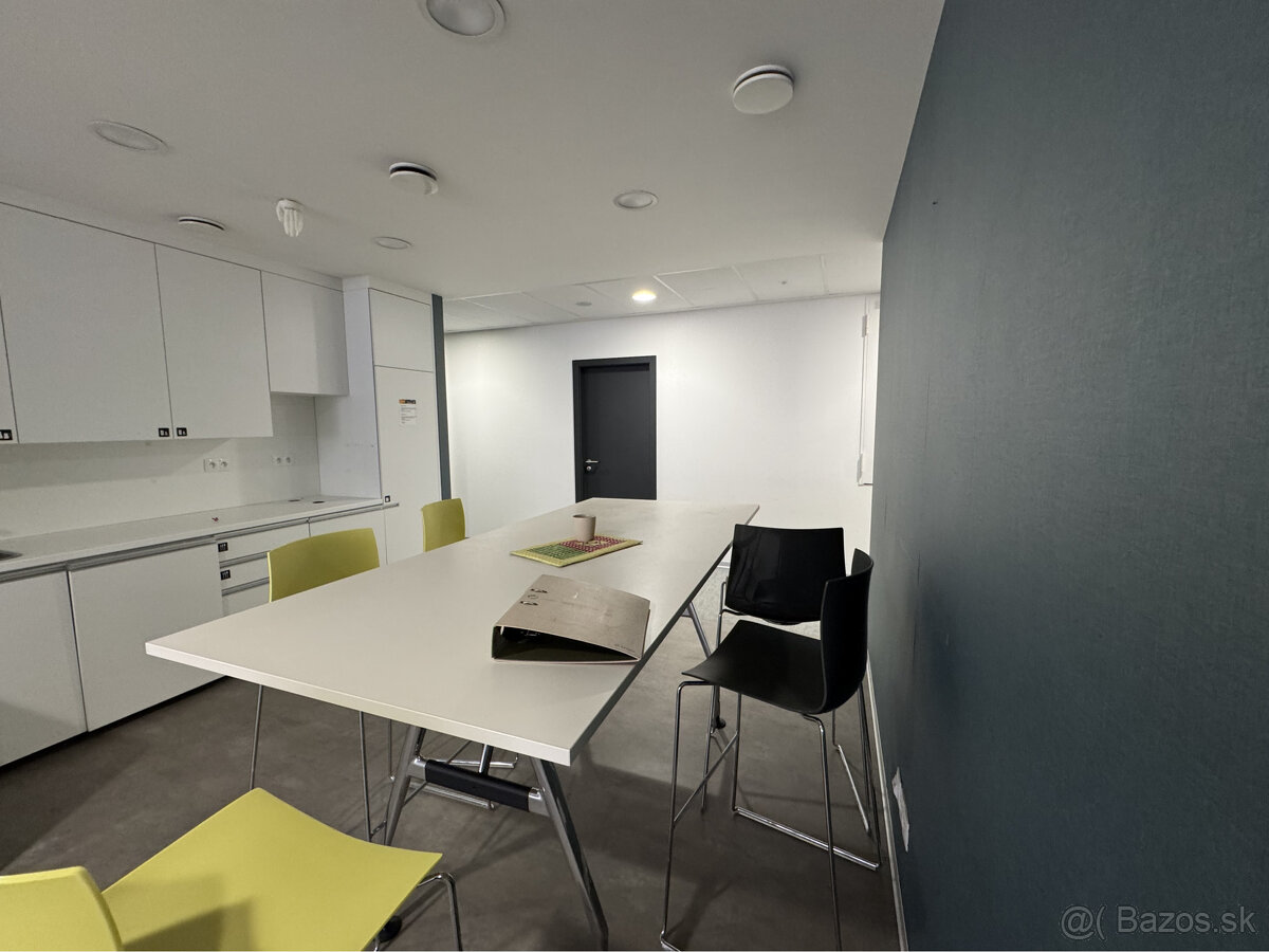 Prenájom samostatného kancelárskeho traktu 620 m² pri nábrež - 8