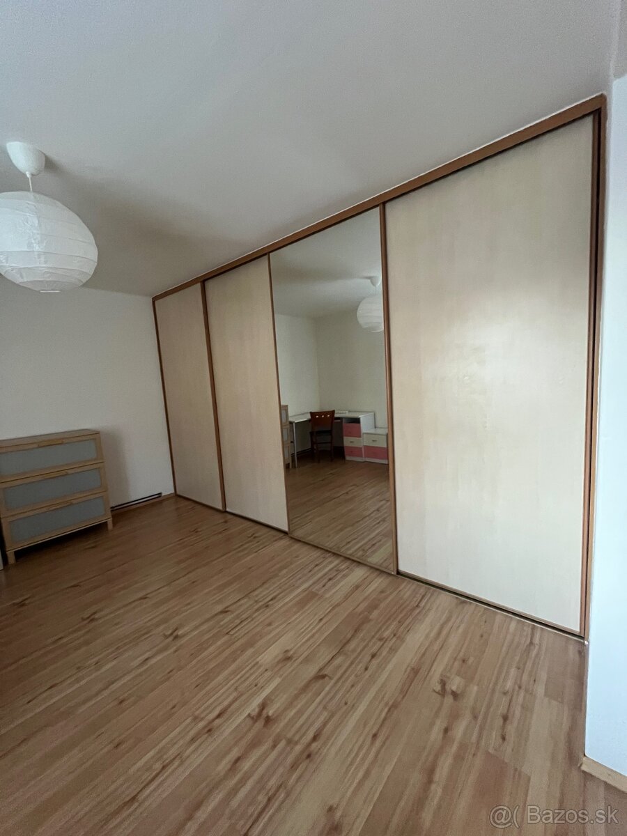 Prenájom 3-izbového bytu Nitra - staré mesto - 8