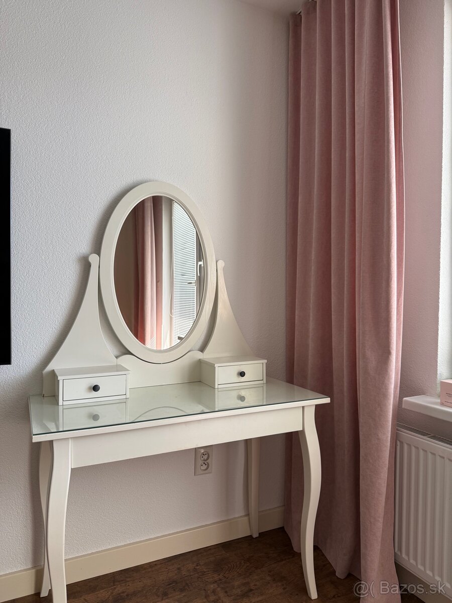 Kozmetický toaletný stolík - 8