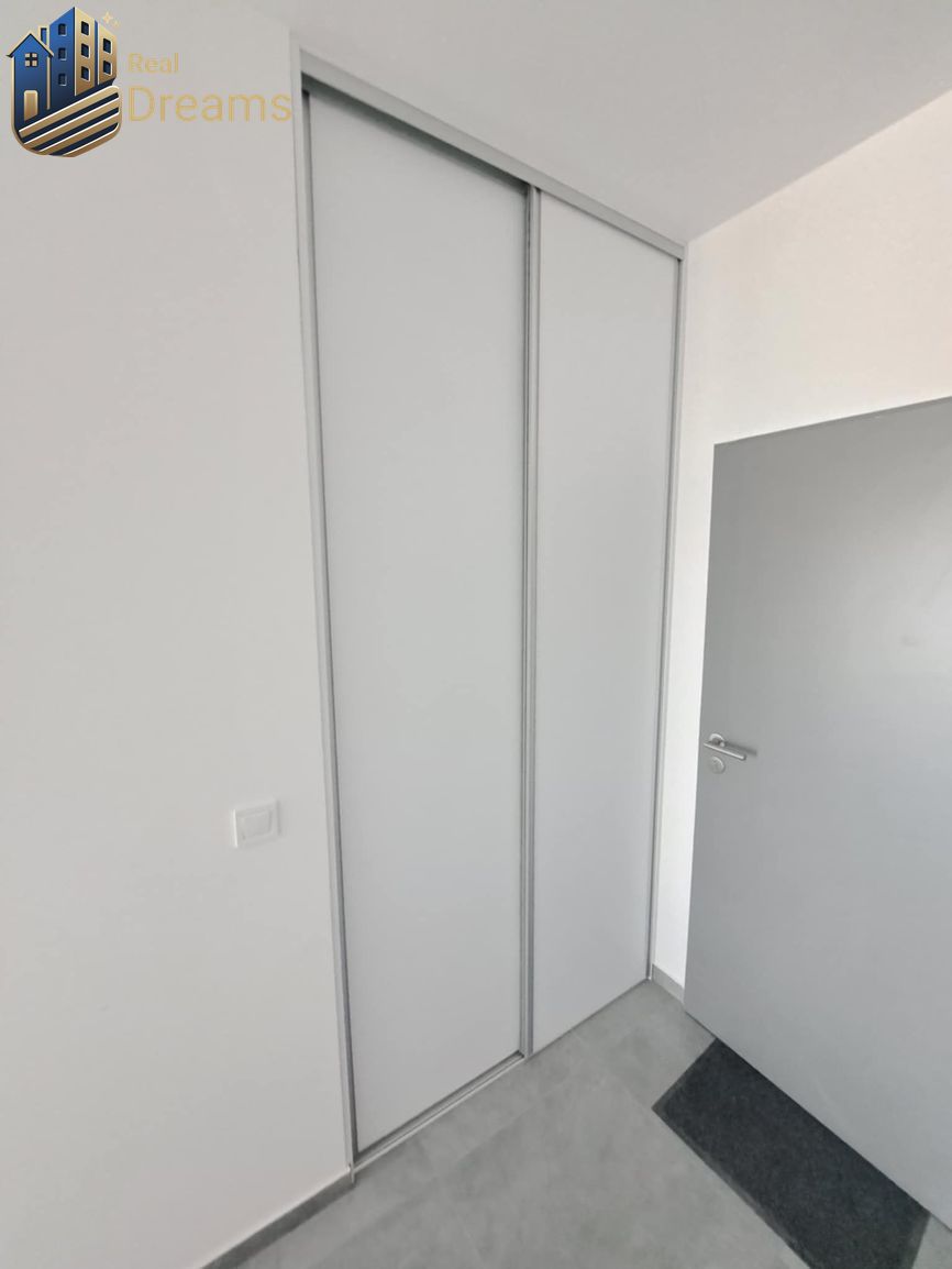 SKOLAUDOVANÉ Posledné voľné obchodné priestory na predaj v - 8