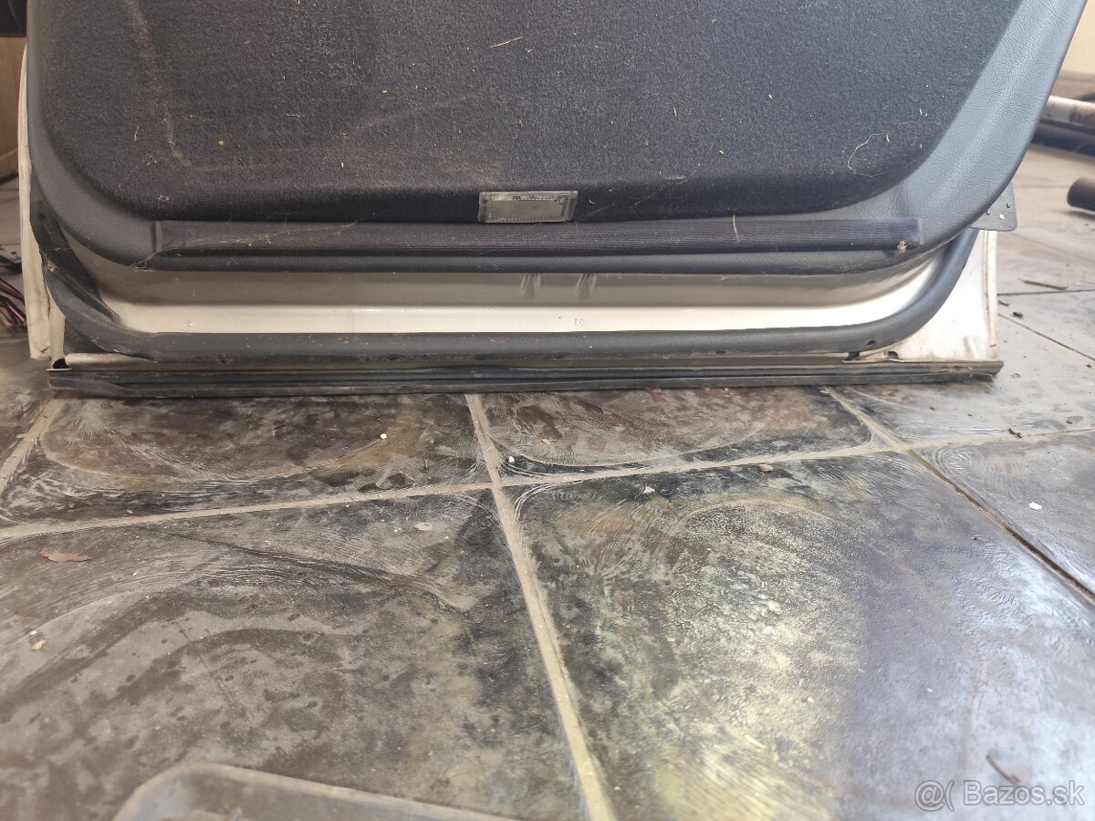 Dvere mercedes e w210 povodne super stav - 8