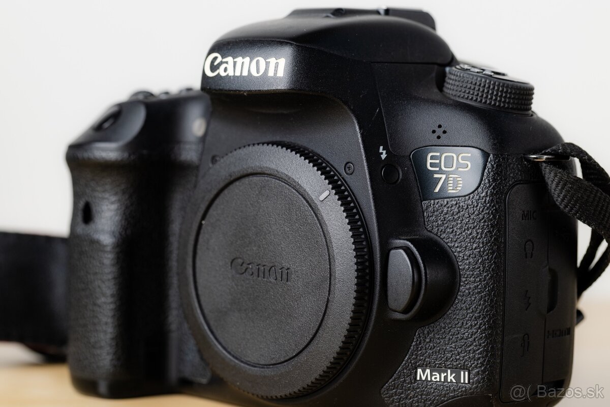 Canon EOS 7D Mark II + Grip - 8