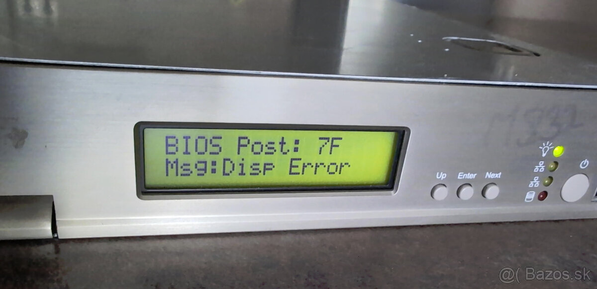 Predám server MSI MS-9211 - 8