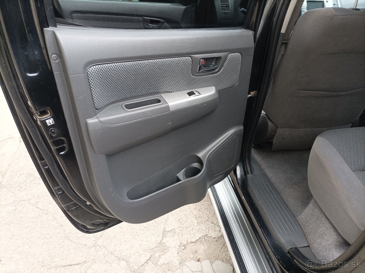 toyota Hilux 3.0 4x4 manuál - 8