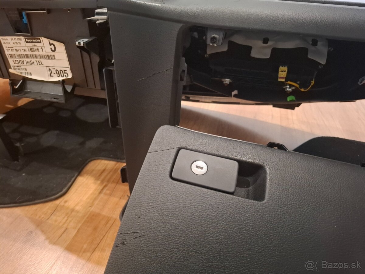 Palubovka VW Passat B6 - 8