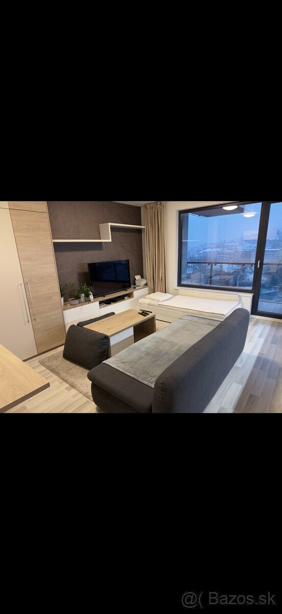 Jedinečný 1-izbový byt pod Slavínom - 8