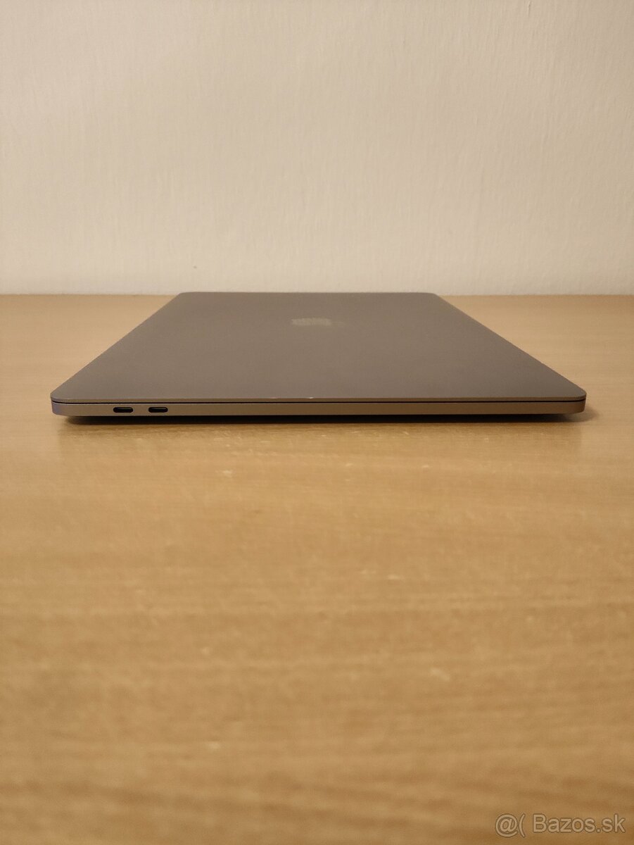 MacBook Pro 15 2017 | i7 • 16GB • 256GB SSD - 8