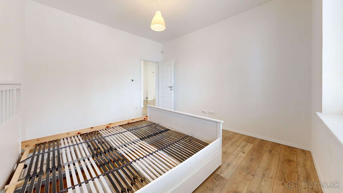 NA PREDAJ Moderný 4-izbový rodinný dom v tichej lokalite. - 8