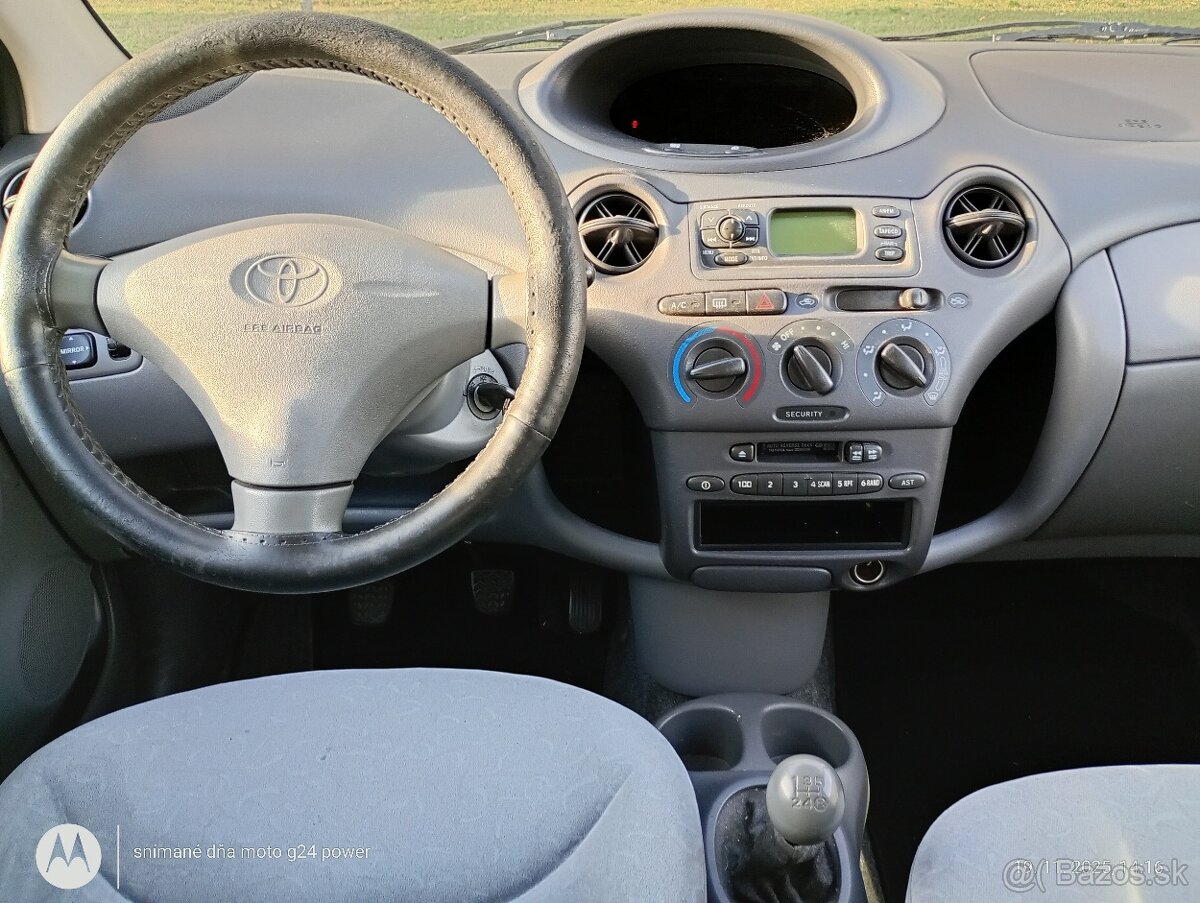 Toyota Yaris 1.0 v top stave - 8