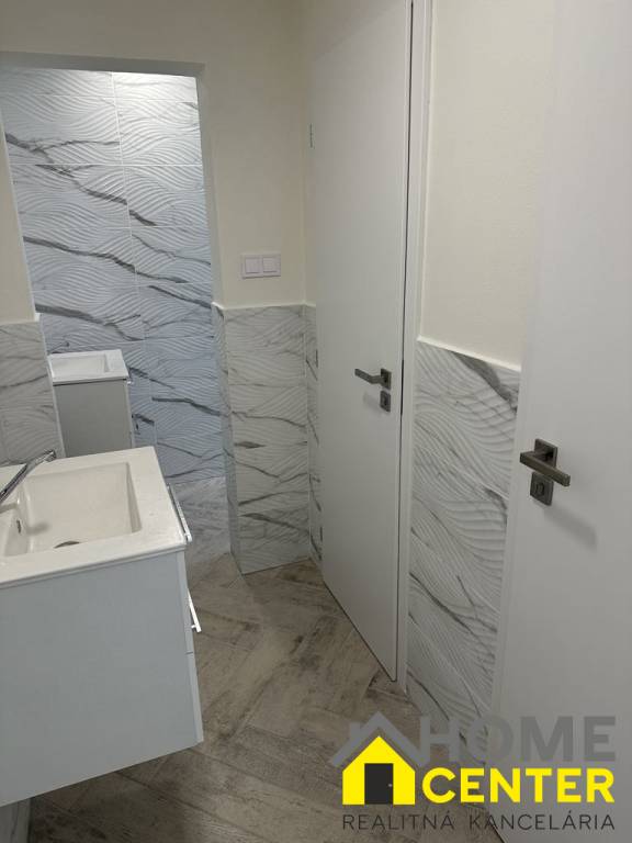 PREDAJ : MODERNÁ POLYFUNKČNÁ BUDOVA NA BÝVANIE AJ PODNIKANIE - 8