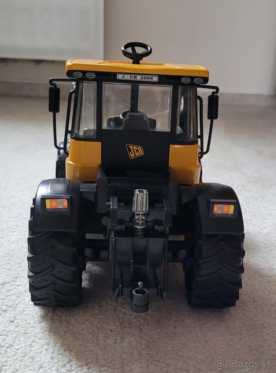 Bruder traktor JCB Fastrac - 8