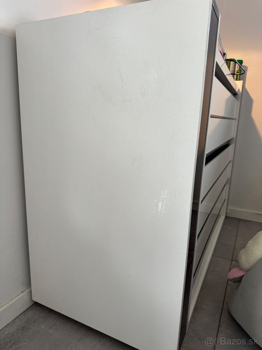 Predám modernú bielo-čiernu komodu - 8