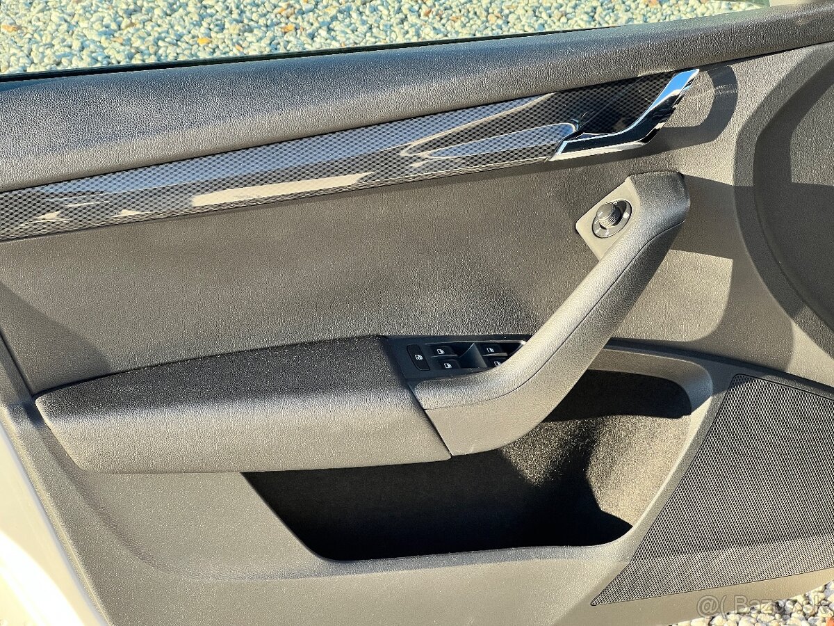 Škoda Octavia Combi 2.0 TFSI RS DSG - 8